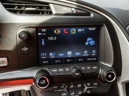 Used 2019 Chevrolet Corvette Stingray Coupe w/ 1LT RWD image 18