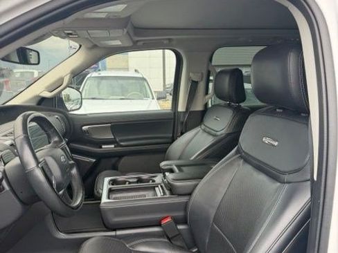 Used 2025 Ford Expedition Max Platinum AWD/4WD image 14