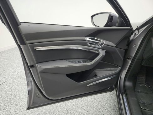 Used 2023 Audi e-tron Premium Plus w/ Premium Plus Package image 14
