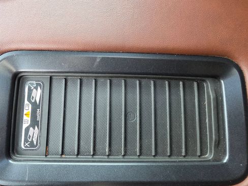 Used 2020 Chevrolet Suburban Premier AWD/4WD image 23