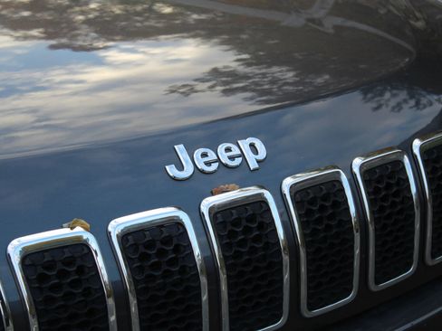 Used 2019 Jeep Cherokee Limited image 37