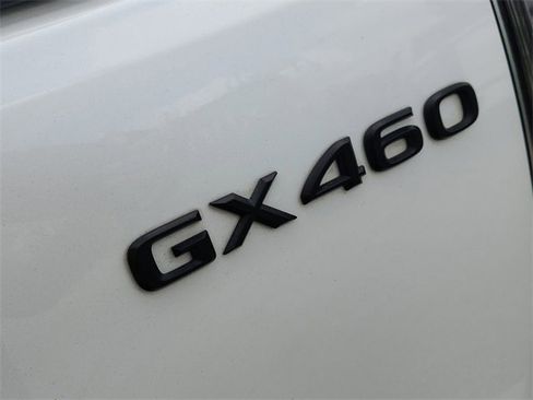 Used 2017 Lexus GX 460 Premium w/ Premium Package image 32