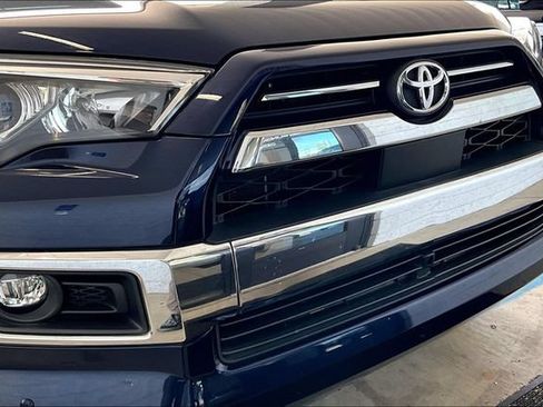 Used 2022 Toyota 4Runner Limited AWD/4WD image 28