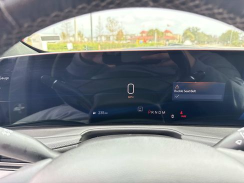 Used 2025 Cadillac XT4 Premium Luxury image 32