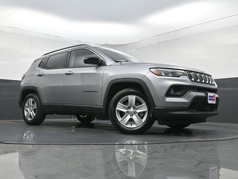 Used 2022 Jeep Compass Latitude FWD image 23