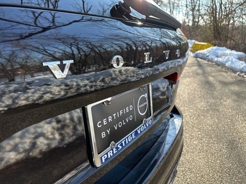 Certified 2023 Volvo XC60 B5 Plus w/ Climate Package image 37