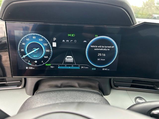 Used 2025 Hyundai Elantra Limited FWD image 25
