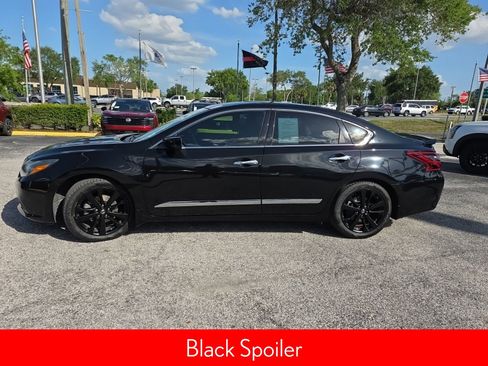 Used 2017 Nissan Altima 2.5 SR w/ Midnight Edition Package FWD image 6