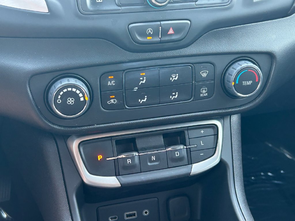 Used 2024 GMC Terrain SLE FWD image 27