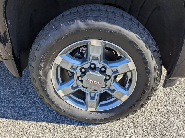 Used 2025 GMC Sierra 2500 SLT w/ SLT Premium Package AWD/4WD image 11