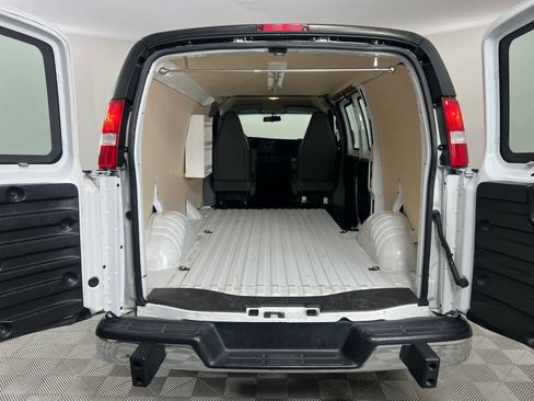 Used 2022 GMC Savana 2500 w/ Driver Convenience Package image 5