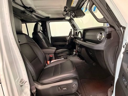 Used 2024 Jeep Wrangler Unlimited Sahara AWD/4WD image 15
