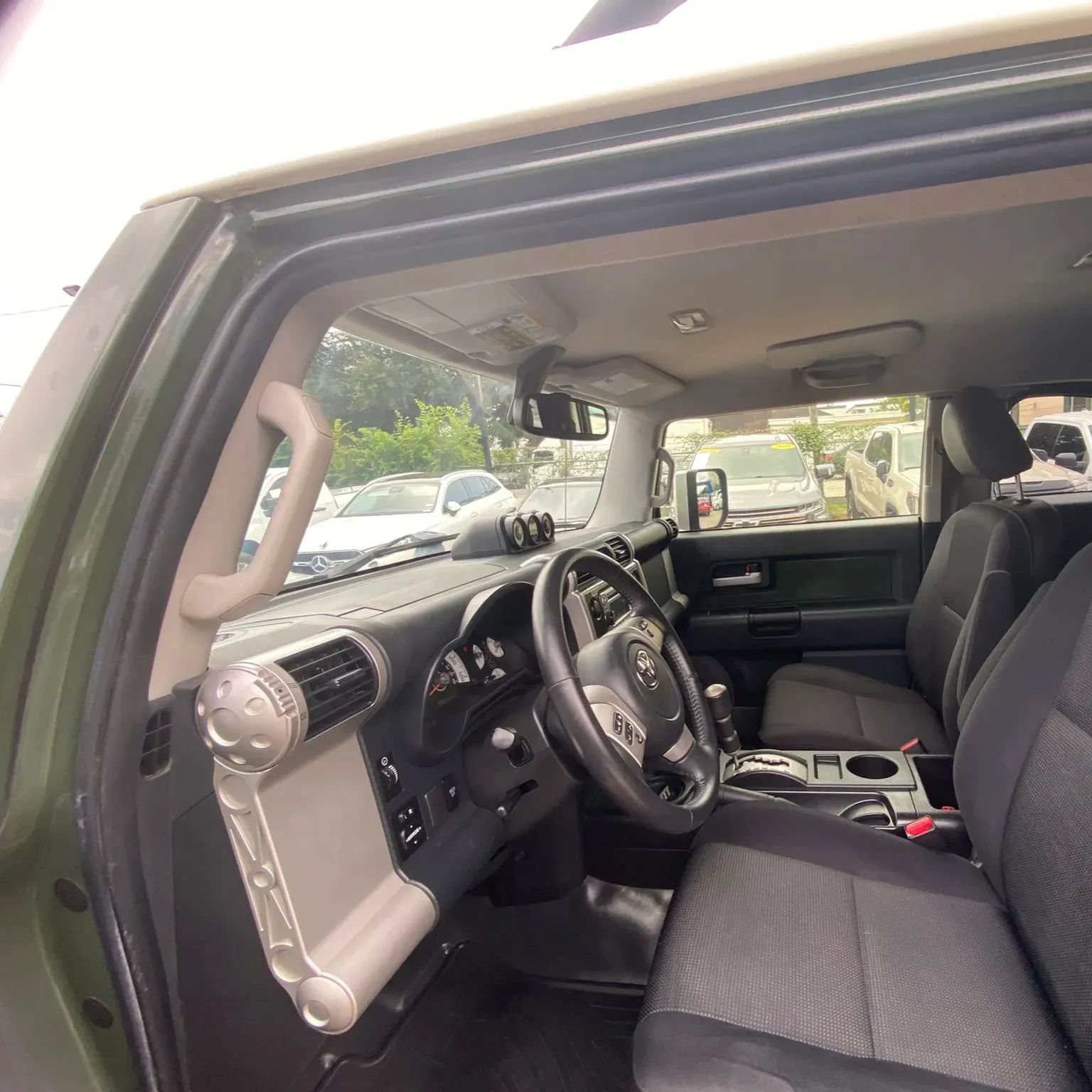 Used 2013 Toyota FJ Cruiser 4WD w/ Upgrade Pkg image 13