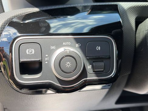 Used 2025 Mercedes-Benz CLA 250 4MATIC image 15