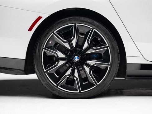 Used 2024 BMW i7 M70 AWD/4WD image 38