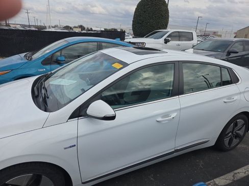 Used 2020 Hyundai Ioniq SEL image 3