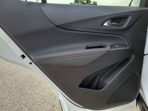 Used 2022 Chevrolet Equinox RS w/ LPO, Floor Liner Package FWD image 10