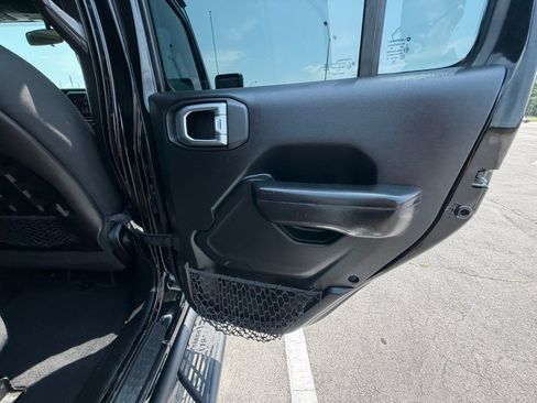 Used 2019 Jeep Wrangler Unlimited Rubicon AWD/4WD image 13
