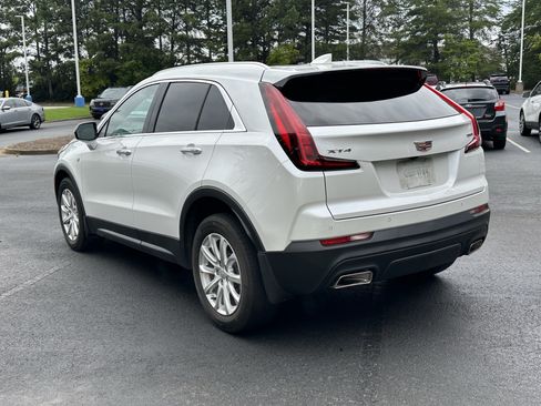 Used 2023 Cadillac XT4 Luxury w/ Cold Weather Package FWD image 11