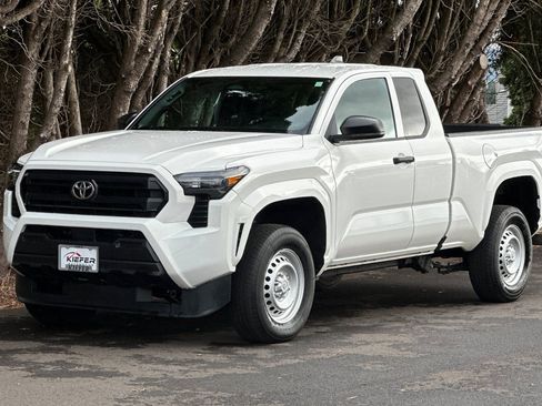 Used 2024 Toyota Tacoma SR image 8