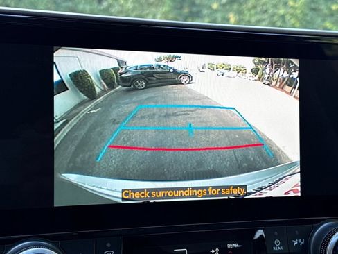 Certified 2025 Toyota Highlander XLE AWD/4WD image 19