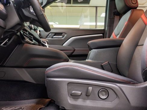 Used 2025 Chevrolet Colorado Z71 w/ Z71 Convenience Package 2 image 10