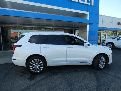 Used 2021 Cadillac XT6 Premium Luxury image 2