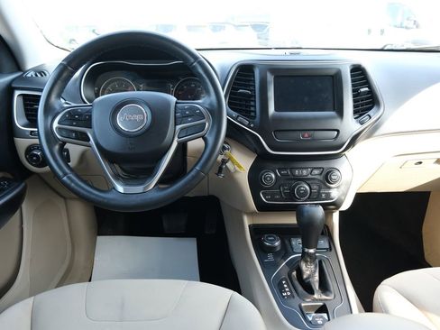 Used 2019 Jeep Cherokee Latitude w/ Cold Weather Group AWD/4WD image 27