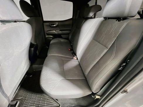 Certified 2018 Toyota Tacoma TRD Off-Road AWD/4WD image 21