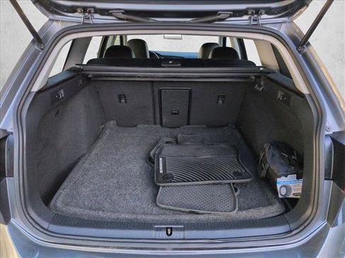 Used 2017 Volkswagen Golf S image 6