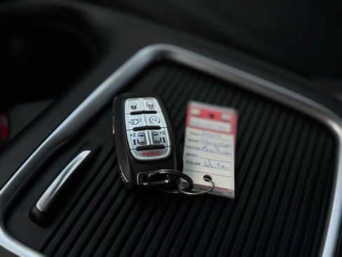 Certified 2024 Chrysler Pacifica Touring-L image 40