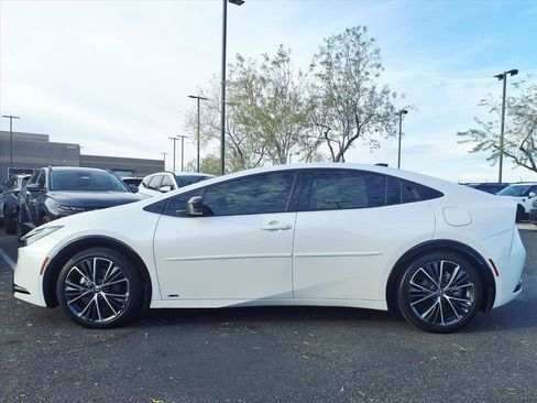 Used 2023 Toyota Prius XLE AWD/4WD image 3