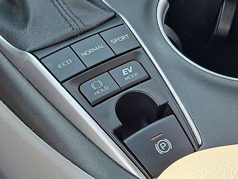 Used 2022 Toyota Camry LE FWD image 25