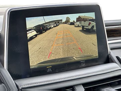 Used 2023 Chevrolet Suburban Premier image 14