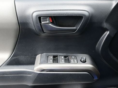 Used 2019 Toyota Tacoma SR5 image 16