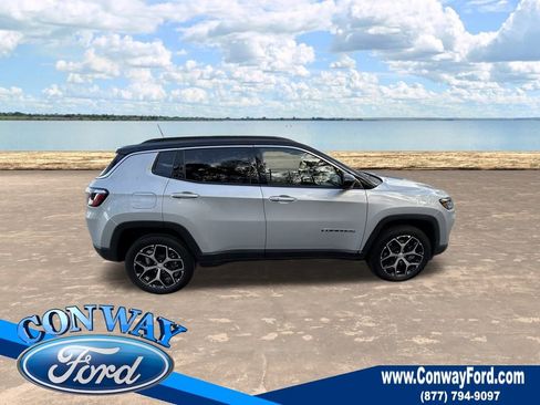 Used 2024 Jeep Compass Limited image 4