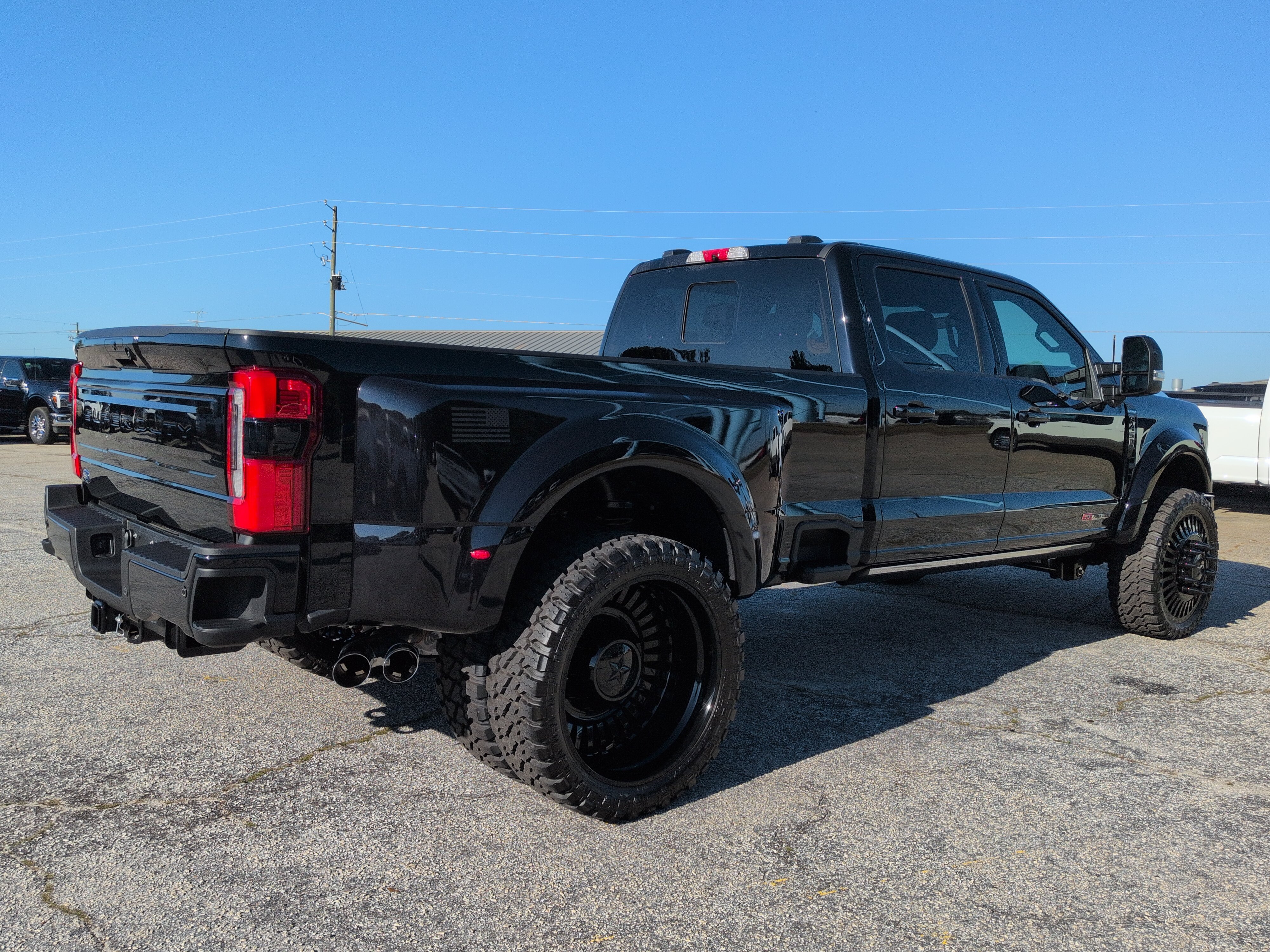 Used 2026 Ford F450 Platinum w/ FX4 Off-Road Package AWD/4WD image 3