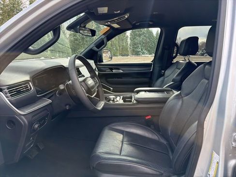 Used 2024 Jeep Wagoneer L Series II w/ Flexible Seating Group image 16