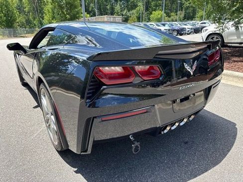 Used 2017 Chevrolet Corvette Stingray Coupe w/ Z51 1LT RWD image 7