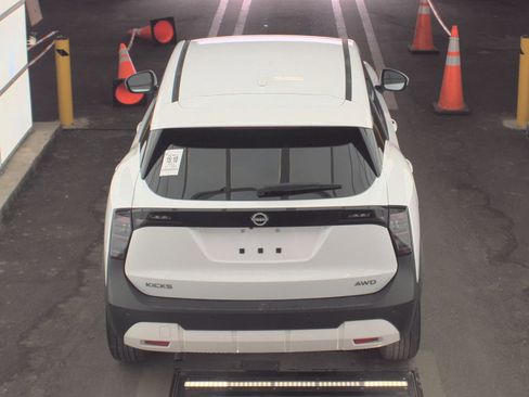 Used 2025 Nissan Kicks SV image 8