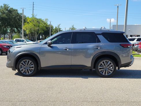 Certified 2025 Nissan Pathfinder SL w/ SL Premium Package FWD image 8