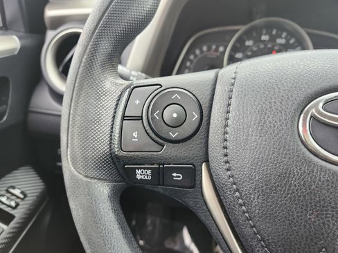 Used 2015 Toyota RAV4 LE FWD image 32