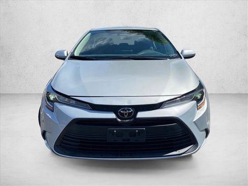 Used 2024 Toyota Corolla LE FWD image 2