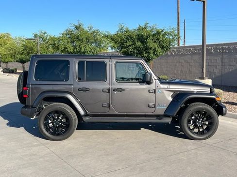 Used 2025 Jeep Wrangler Unlimited Sahara image 5