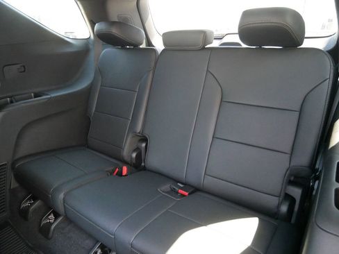 New 2026 Chevrolet Traverse High Country w/ LPO, Floor Liner Package AWD/4WD image 18