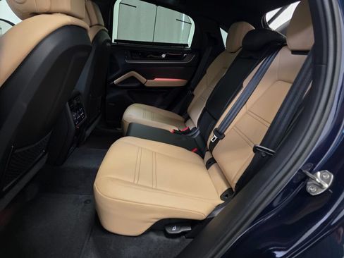 Certified 2025 Porsche Cayenne Coupe AWD/4WD image 21