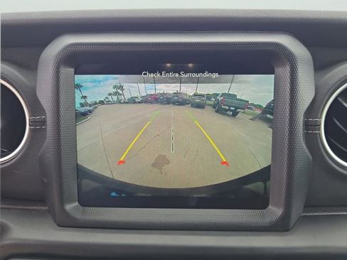 Used 2023 Jeep Wrangler Unlimited Sahara w/ Cold Weather Group image 17