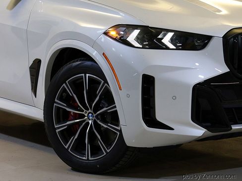 New 2026 BMW X5 xDrive50e image 3