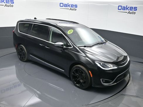Used 2018 Chrysler Pacifica Limited w/ Advanced Safetytec Group image 48