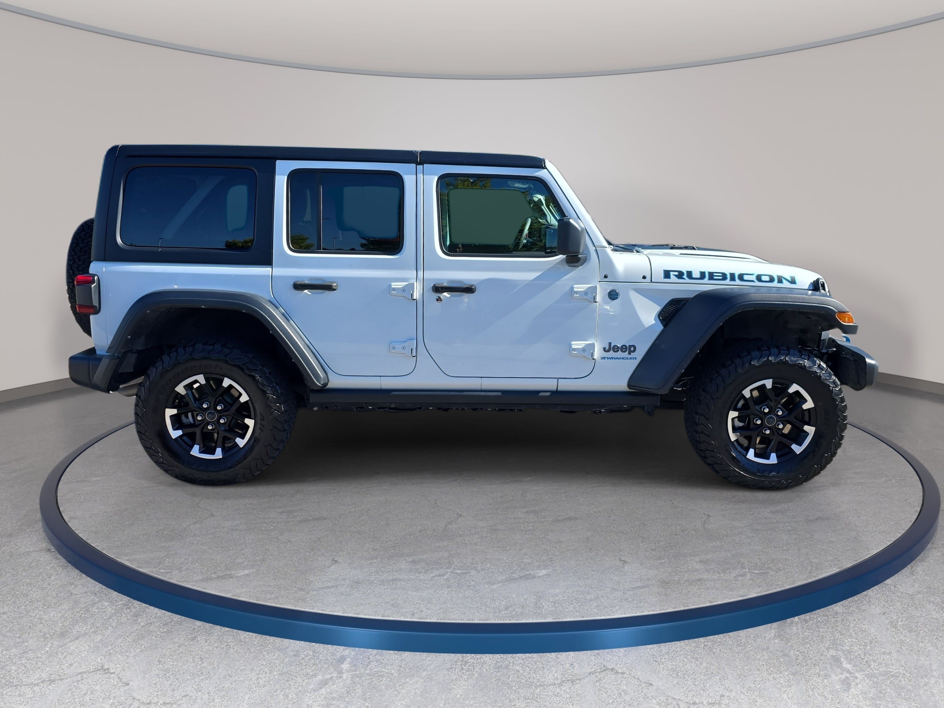 Used 2024 Jeep Wrangler Unlimited Rubicon 4xe AWD/4WD image 4